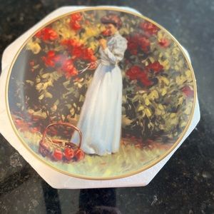 Mint Condition Franklin Mint 24K Gold “The Rose Garden”